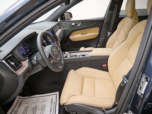 Certified 2025 Volvo XC60 B5 Ultra image 19