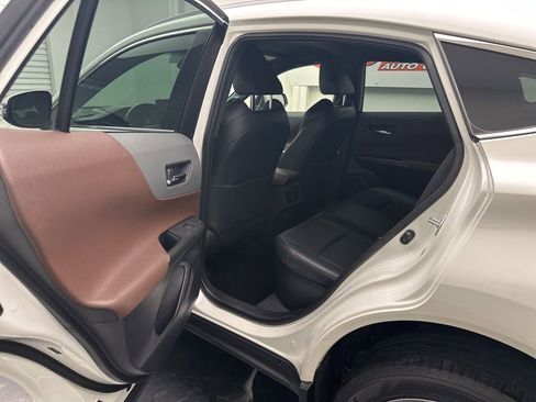 Used 2021 Toyota Venza XLE w/ Softex Package image 6