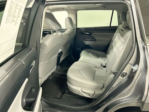 Used 2023 Toyota Highlander XLE image 20