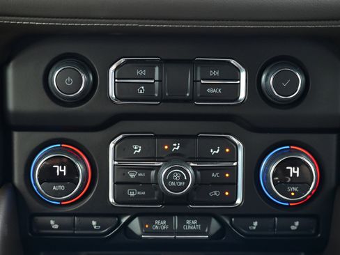 Used 2022 Chevrolet Tahoe Z71 w/ Luxury Package image 17