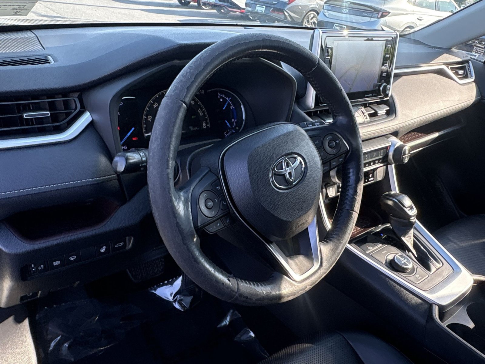 Used 2019 Toyota RAV4 Limited w/ Limited Grade Weather Package AWD/4WD image 16