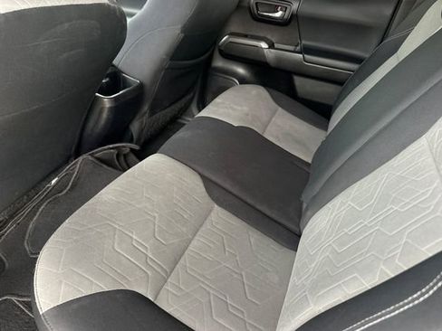 Used 2022 Toyota Tacoma TRD Sport w/ Technology Package image 13