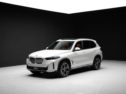 Used 2024 BMW X5 sDrive40i w/ Premium Package RWD image 4