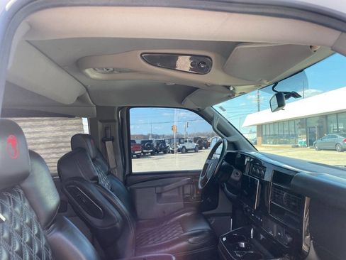 Used 2023 GMC Savana 2500 Extended image 30