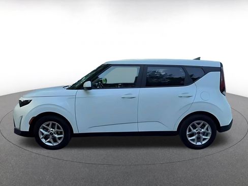 Used 2025 Kia Soul LX w/ LX Technology Package FWD image 9