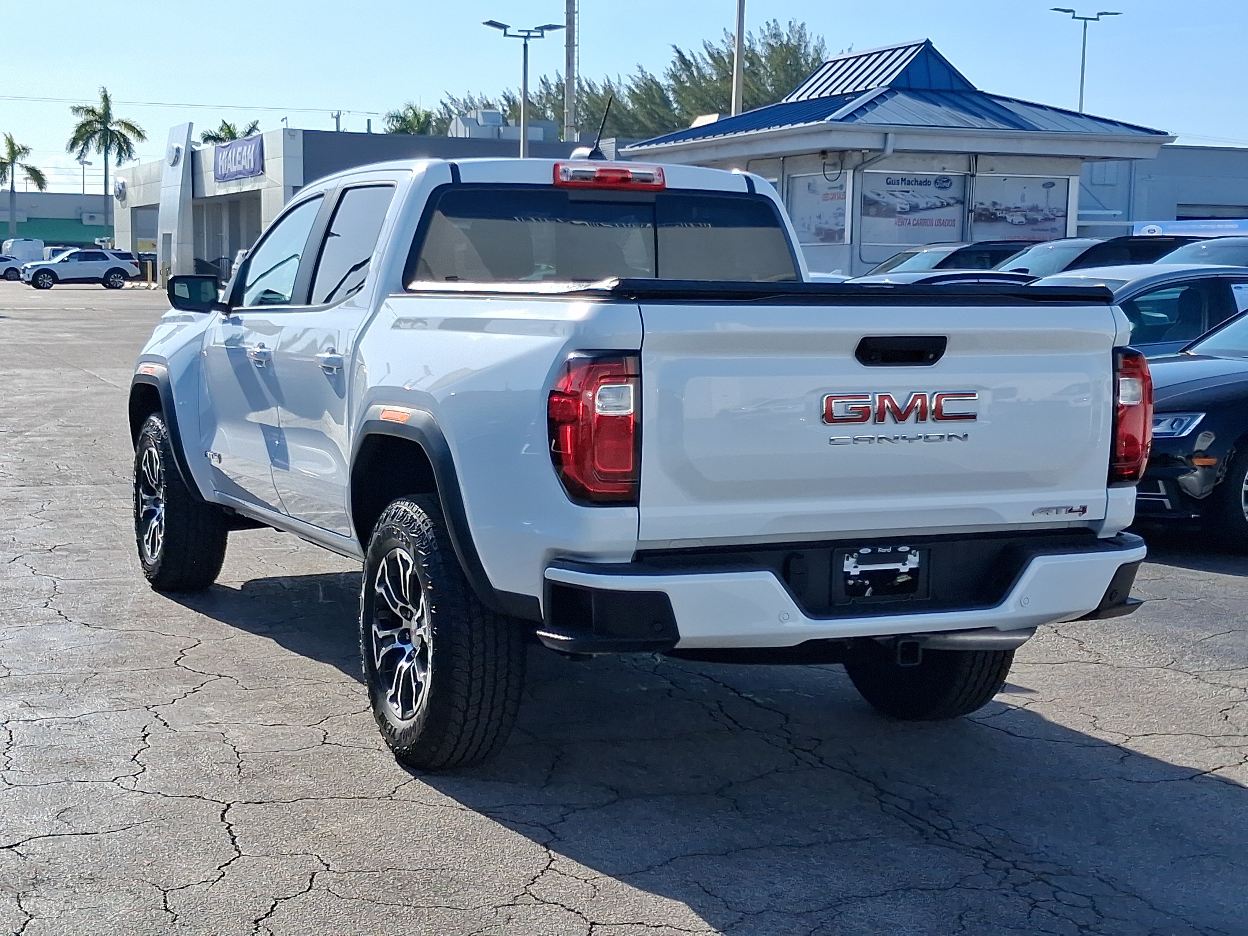 Used 2025 GMC Canyon AT4 AWD/4WD image 3