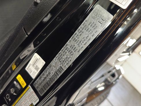 Used 2022 Jeep Wrangler Unlimited Sahara w/ Cold Weather Group image 37