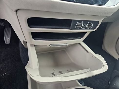 Used 2023 Chrysler Pacifica Touring-L FWD image 23