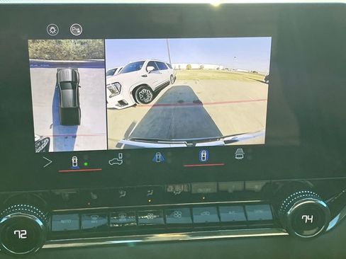 Used 2025 GMC Canyon Denali image 21