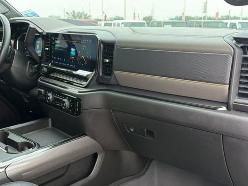 Used 2024 Chevrolet Silverado 2500 ZR2 w/ Technology Package AWD/4WD image 34