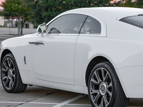 Used 2020 Rolls-Royce Wraith image 18