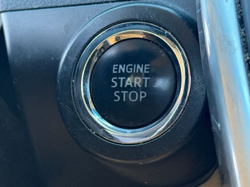 Used 2016 Toyota Camry XLE w/ Moonroof Package FWD image 15