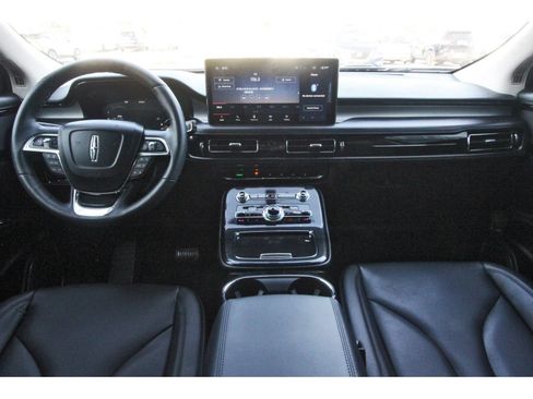 Used 2023 Lincoln Nautilus AWD image 12