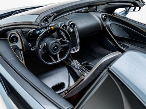 Used 2020 McLaren 600LT Spider RWD image 40