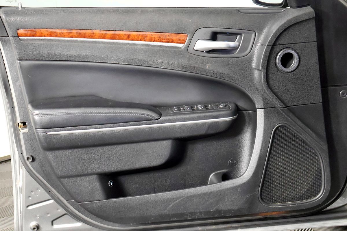 Used 2012 Chrysler 300 RWD image 16