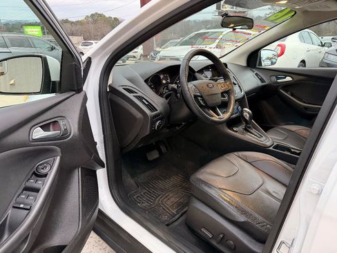 Used 2016 Ford Focus SE w/ Equipment Group 201A image 5