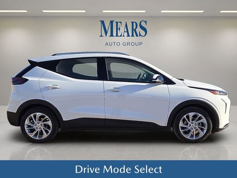 Used 2023 Chevrolet Bolt EUV LT w/ Driver Confidence Package image 7