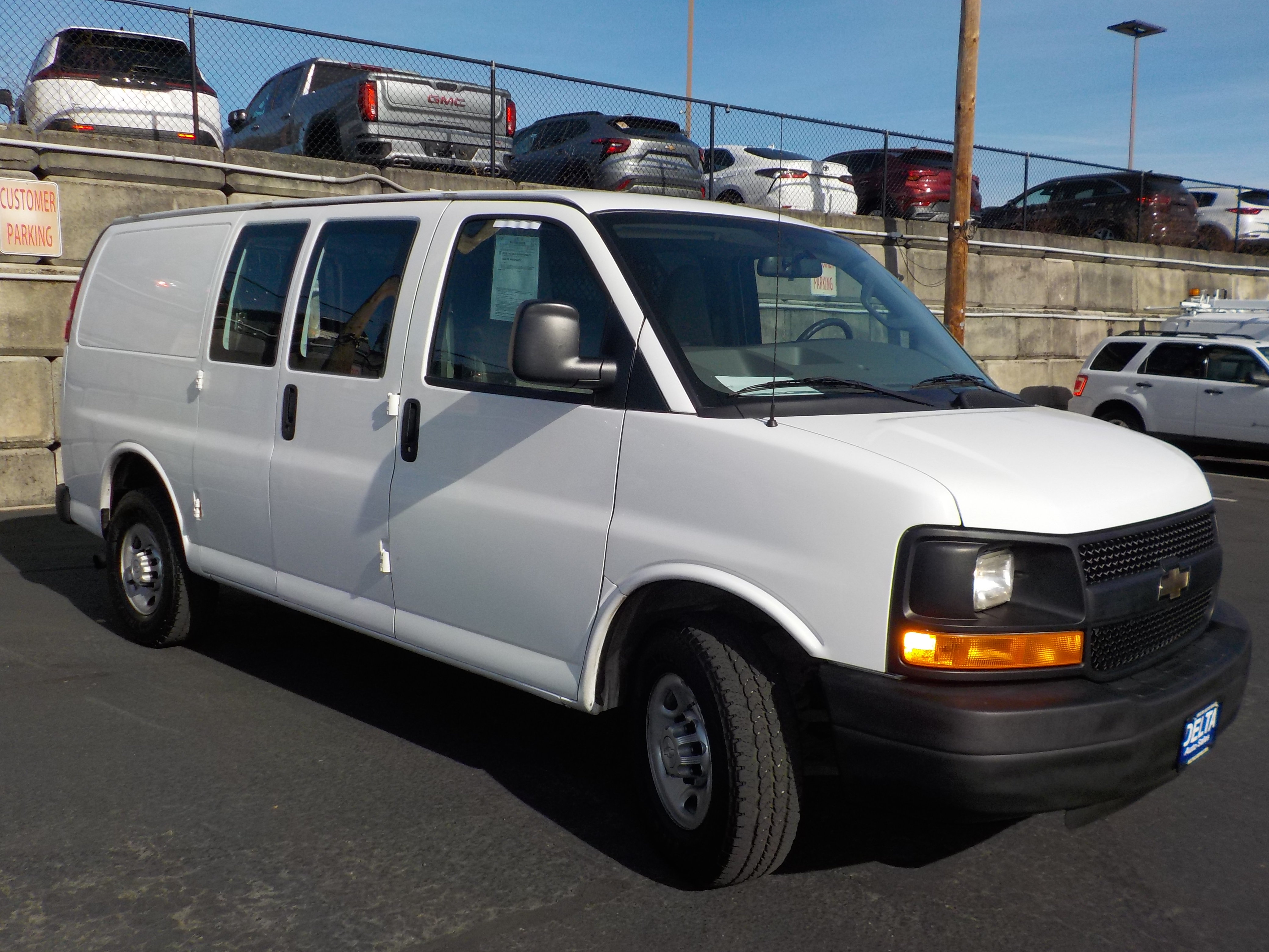 Used 2016 Chevrolet Express 2500 RWD image 1