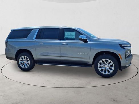 New 2025 Chevrolet Suburban Premier image 5