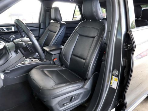 Used 2020 Ford Explorer XLT w/ Equipment Group 202A RWD image 14