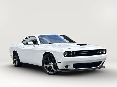 Used 2019 Dodge Challenger R/T RWD image 3