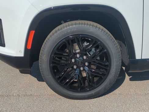 New 2026 Jeep Grand Wagoneer Limited AWD/4WD image 11
