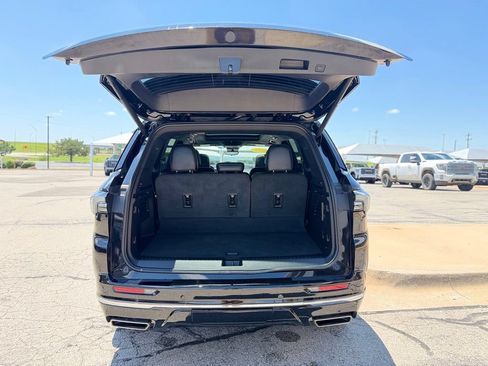 Used 2025 Buick Enclave Avenir FWD image 6