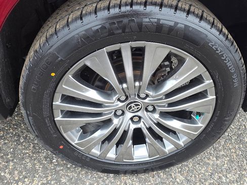 Used 2021 Toyota Venza Limited image 6