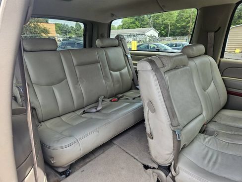 Used 2005 Chevrolet Suburban LT w/ Preferred Equipment Group AWD/4WD image 19