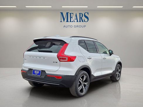 New 2026 Volvo XC40 B5 Core AWD/4WD image 5