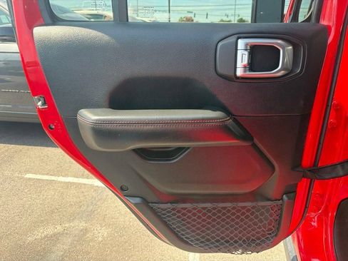 Used 2018 Jeep Wrangler Unlimited Rubicon AWD/4WD image 15