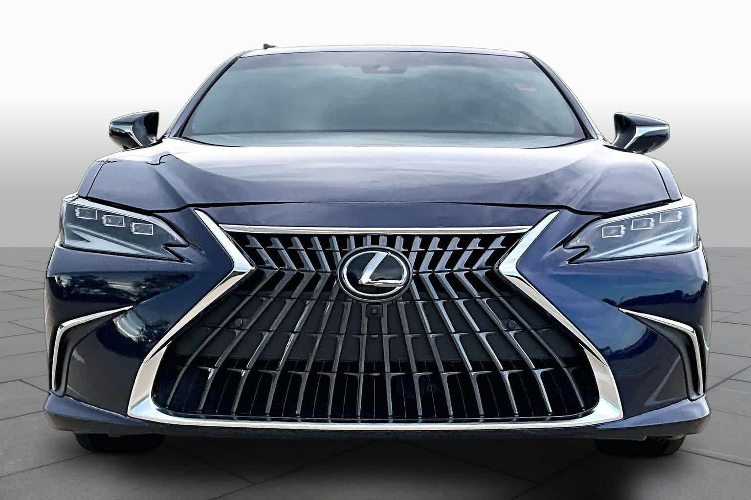 Used 2023 Lexus ES 300h Ultra Luxury w/ Accessory Package (Z2) FWD image 4