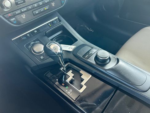 Used 2013 Lexus ES 300h image 16