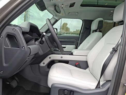New 2025 Land Rover Defender 110 S image 10