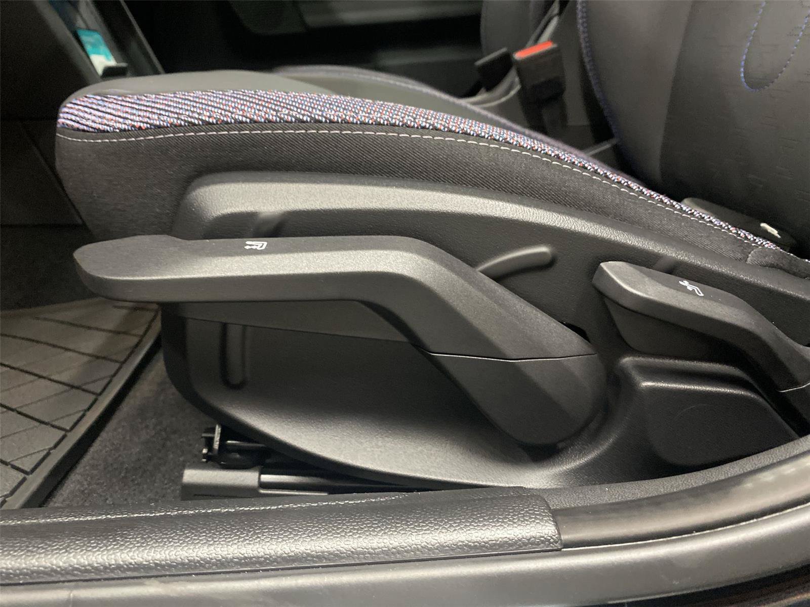 New 2026 MINI Cooper 4-Door Hardtop FWD image 18