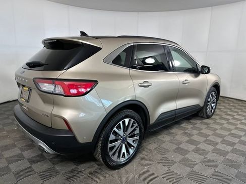 Used 2020 Ford Escape Titanium image 3