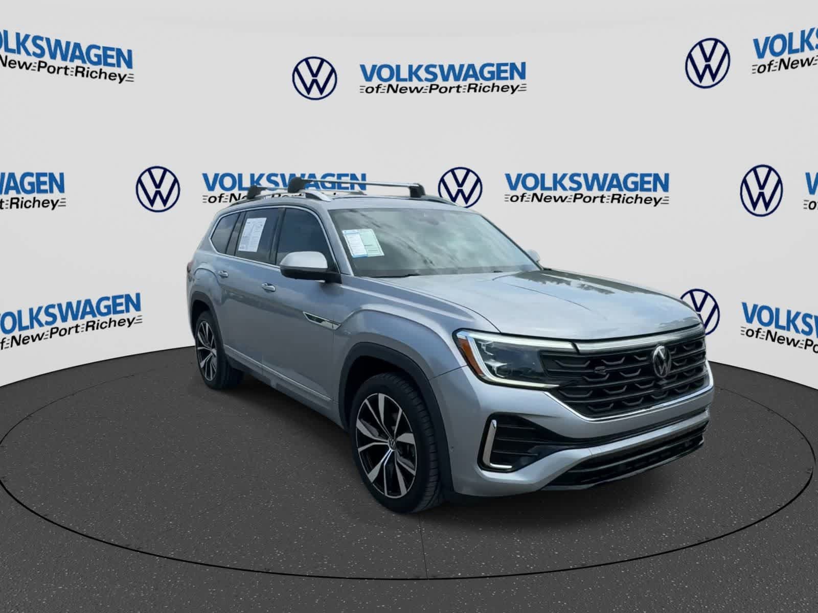 Used 2024 Volkswagen Atlas SEL Premium R-Line AWD/4WD image 2