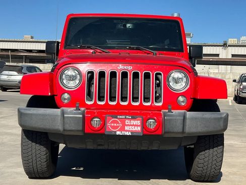 Used 2018 Jeep Wrangler Unlimited Sahara AWD/4WD image 11