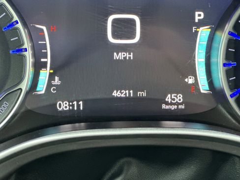 Used 2024 Chrysler Pacifica Touring-L image 28