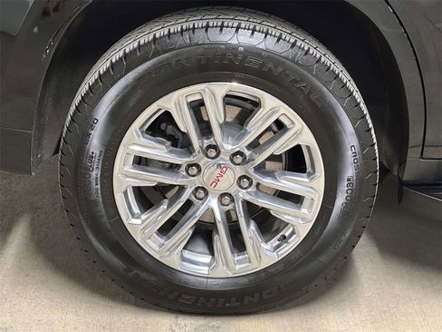 Used 2024 GMC Yukon SLT w/ SLT Luxury Package image 11