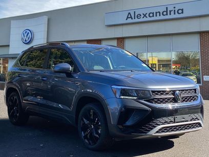 Certified 2024 Volkswagen Taos SE w/ Black Wheel Package