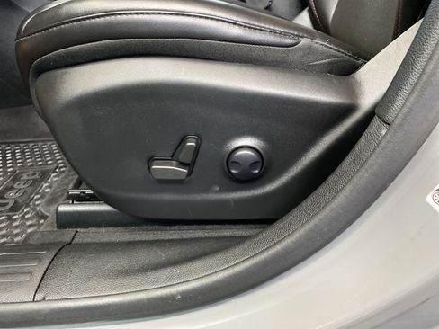 Used 2022 Jeep Cherokee Trailhawk image 13