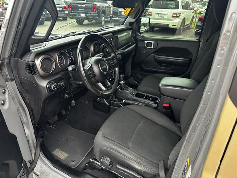 Used 2021 Jeep Gladiator Sport AWD/4WD image 9
