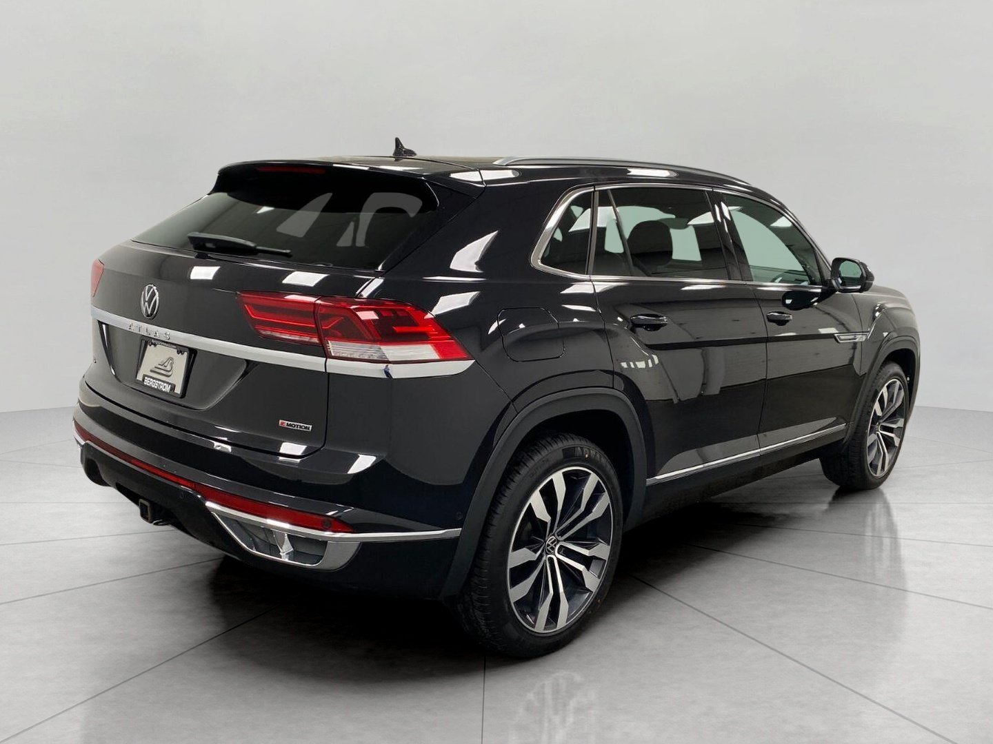 Used 2021 Volkswagen Atlas Cross Sport SEL Premium R-Line AWD/4WD image 4