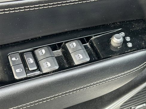 Used 2023 Jeep Wagoneer 4WD w/ Convenience Group I image 12