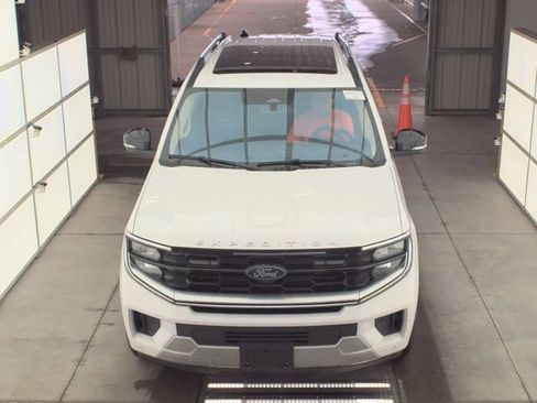 Used 2025 Ford Expedition Platinum AWD/4WD image 2