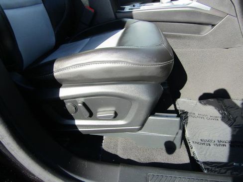 Used 2023 Ford Explorer XLT w/ Equipment Group 202A image 9