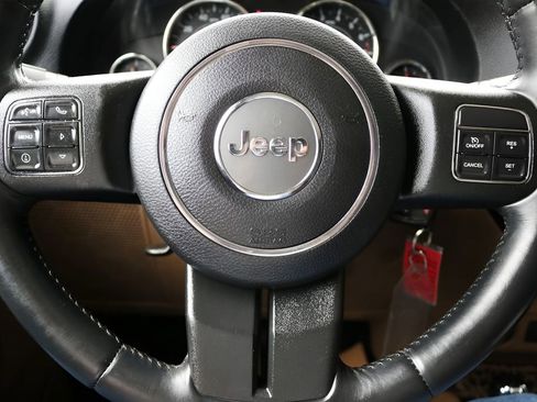 Used 2015 Jeep Wrangler Unlimited Sahara w/ Max Tow Package AWD/4WD image 21