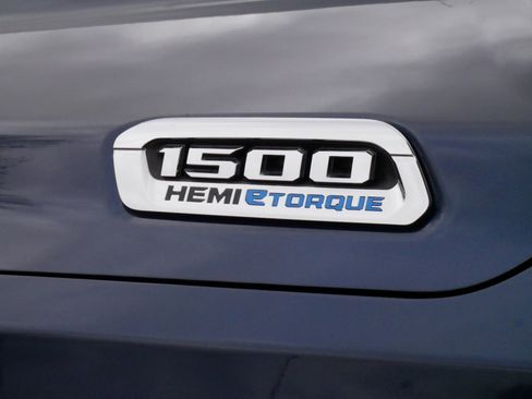 Used 2023 RAM 1500 Laramie AWD/4WD image 18