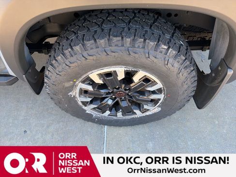 Used 2023 Nissan Frontier PRO-4X w/ Technology Package image 9